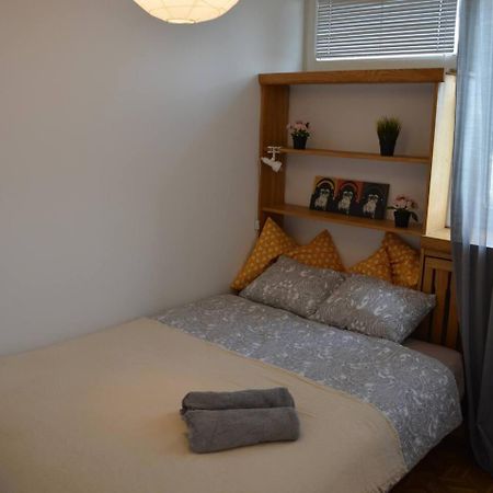 Ohmyhome - Sunny Apartment In City Center Warsawa Bagian luar foto