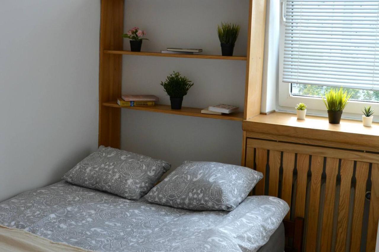 Ohmyhome - Sunny Apartment In City Center Warsawa Bagian luar foto