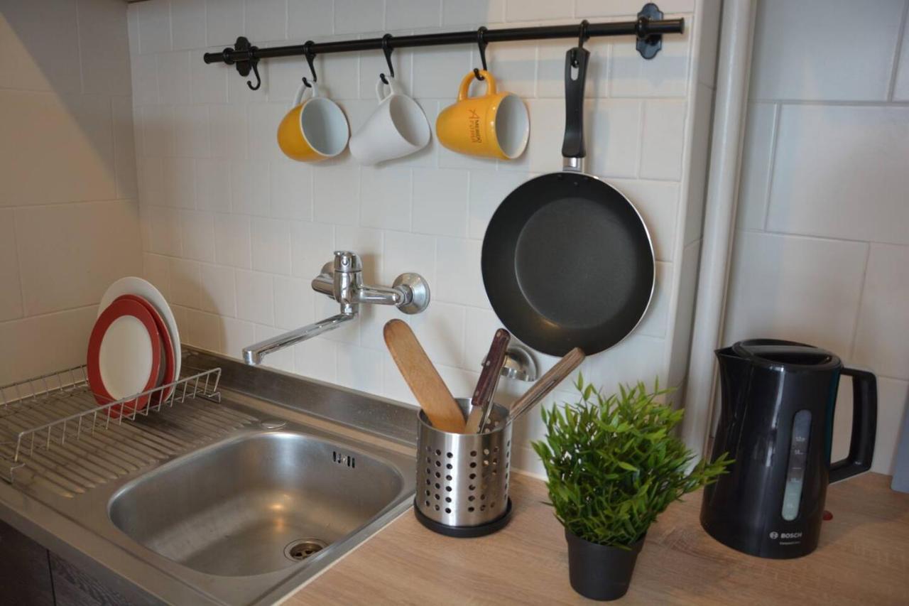 Ohmyhome - Sunny Apartment In City Center Warsawa Bagian luar foto