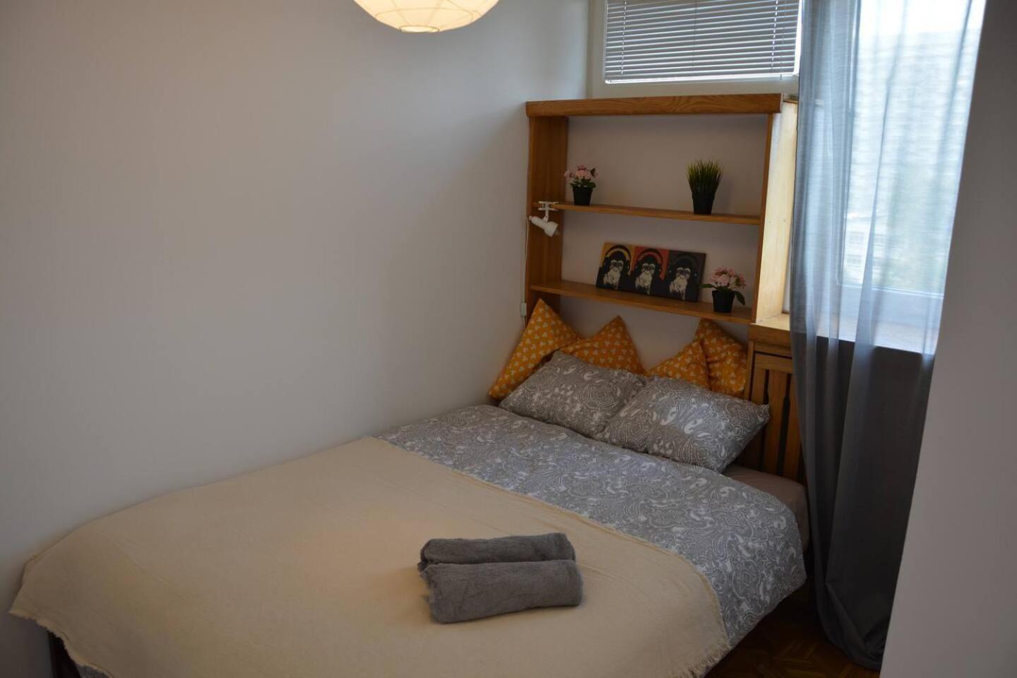Ohmyhome - Sunny Apartment In City Center Warsawa Bagian luar foto