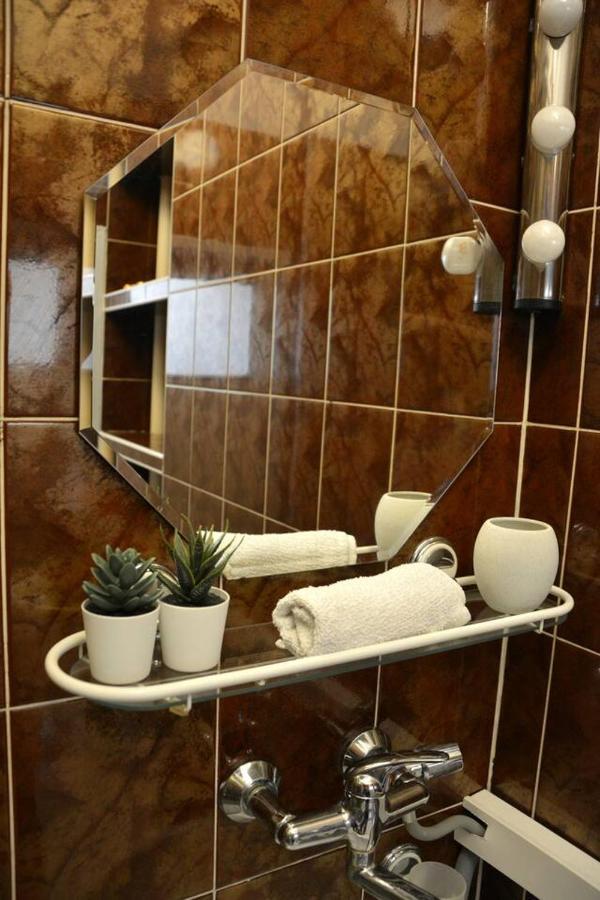 Ohmyhome - Sunny Apartment In City Center Warsawa Bagian luar foto