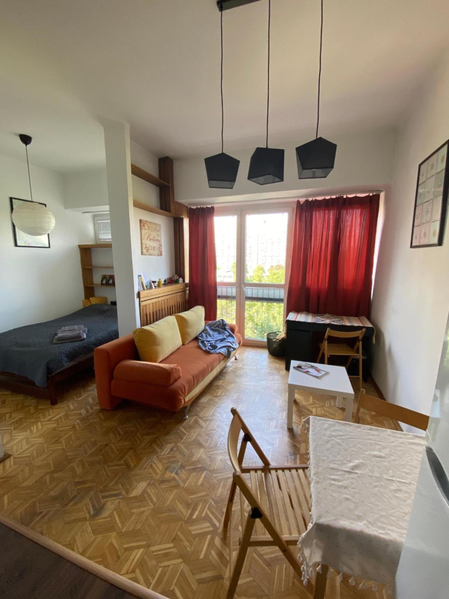 Ohmyhome - Sunny Apartment In City Center Warsawa Bagian luar foto