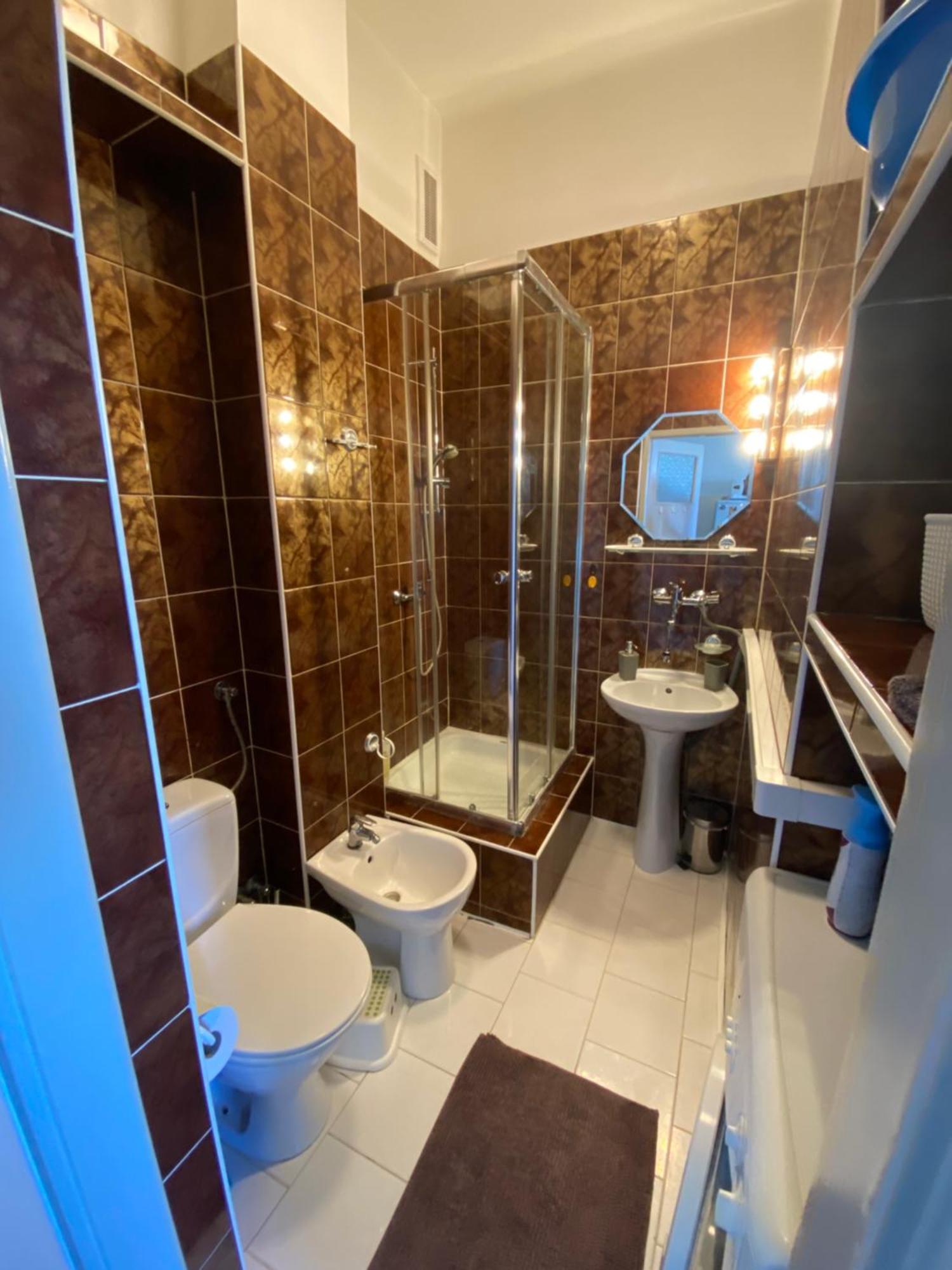 Ohmyhome - Sunny Apartment In City Center Warsawa Bagian luar foto